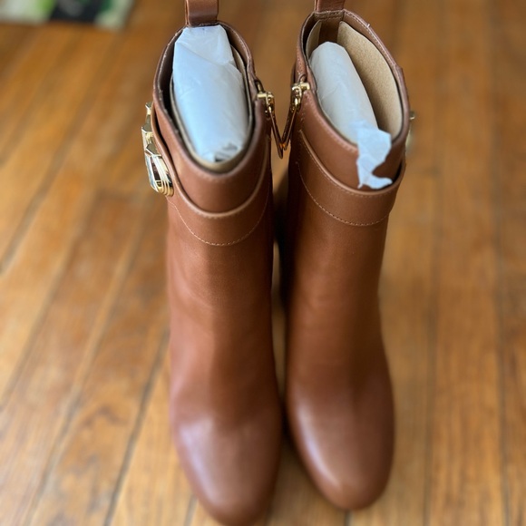 NWOB Michael Kors Parker Platform Booties Size 8 - Picture 3 of 5